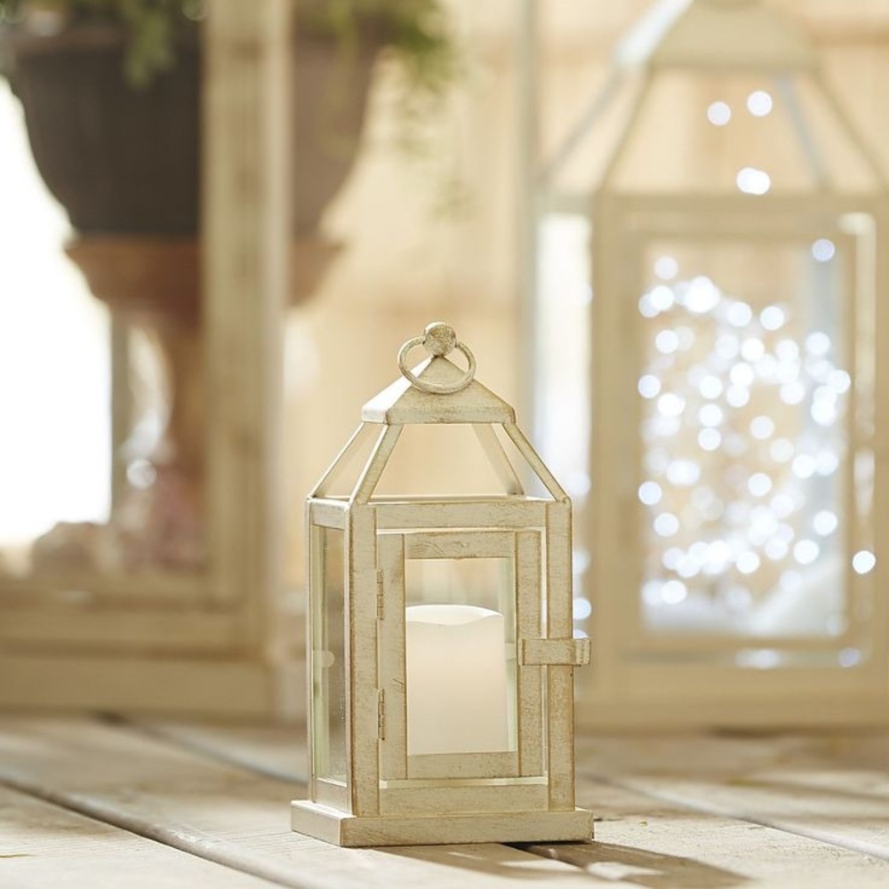 Great condition Peir One Imports lanterns